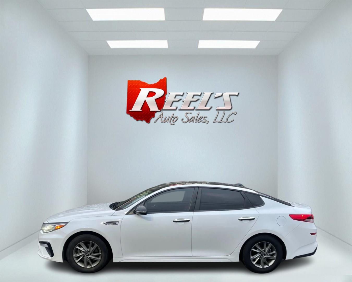 2019 White /Black Kia Optima LX (5XXGT4L36KG) with an 2.4L I4 DOHC 16V engine, 6A transmission, located at 11115 Chardon Rd. , Chardon, OH, 44024, (440) 214-9705, 41.580246, -81.241943 - Photo#12